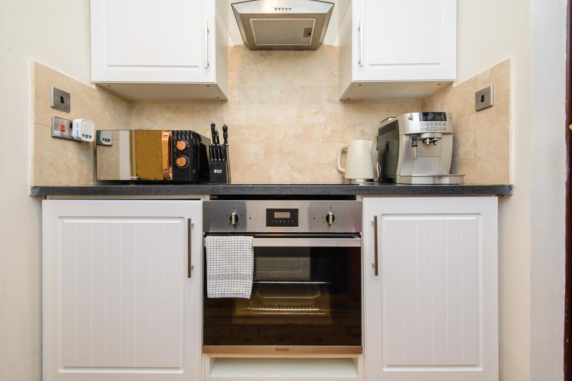 Deluxe 4 Or 5 Bed House With Hot Tub, Cinema Room Sleeps 15 Saffron Walden Bagian luar foto