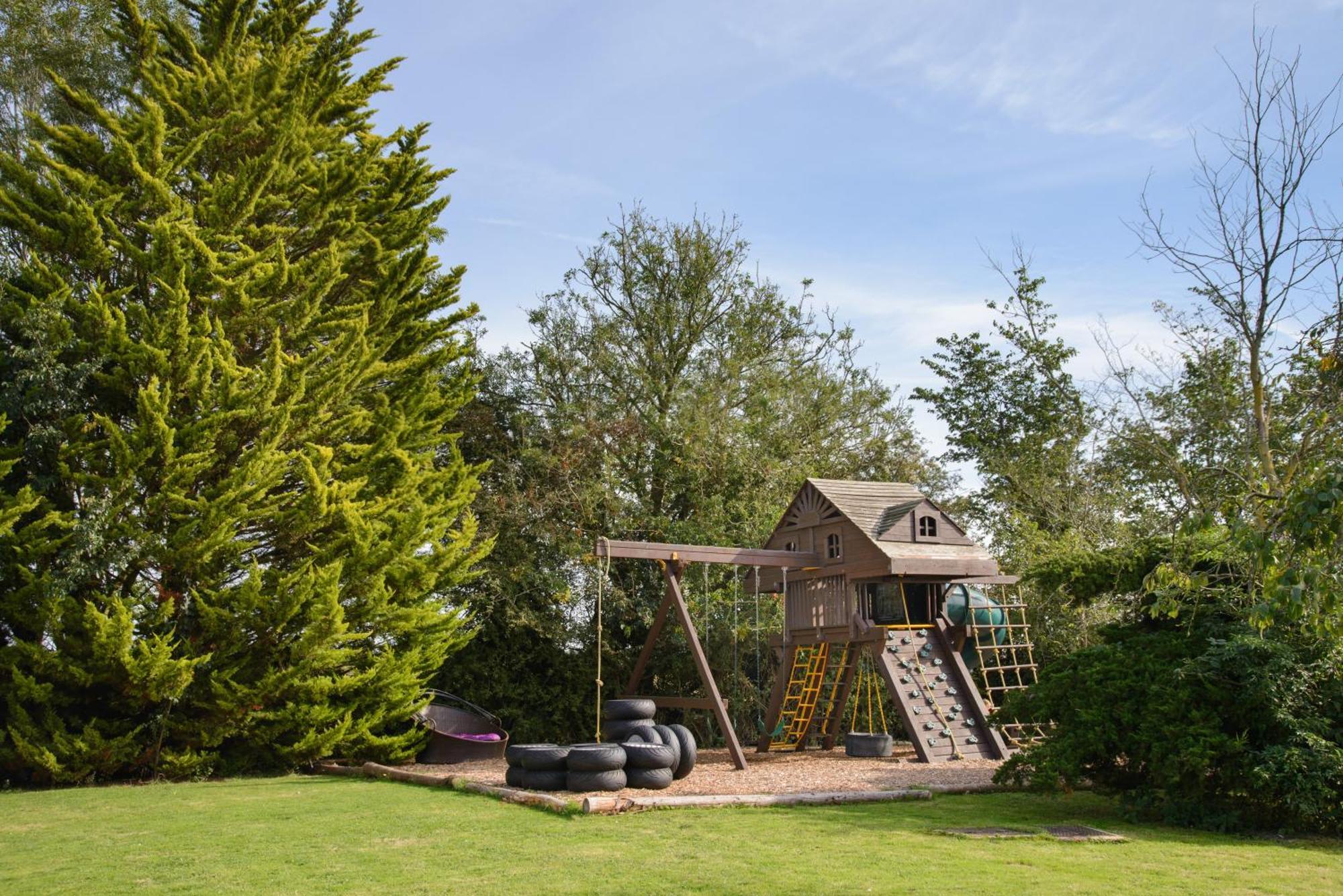 Deluxe 4 Or 5 Bed House With Hot Tub, Cinema Room Sleeps 15 Saffron Walden Bagian luar foto