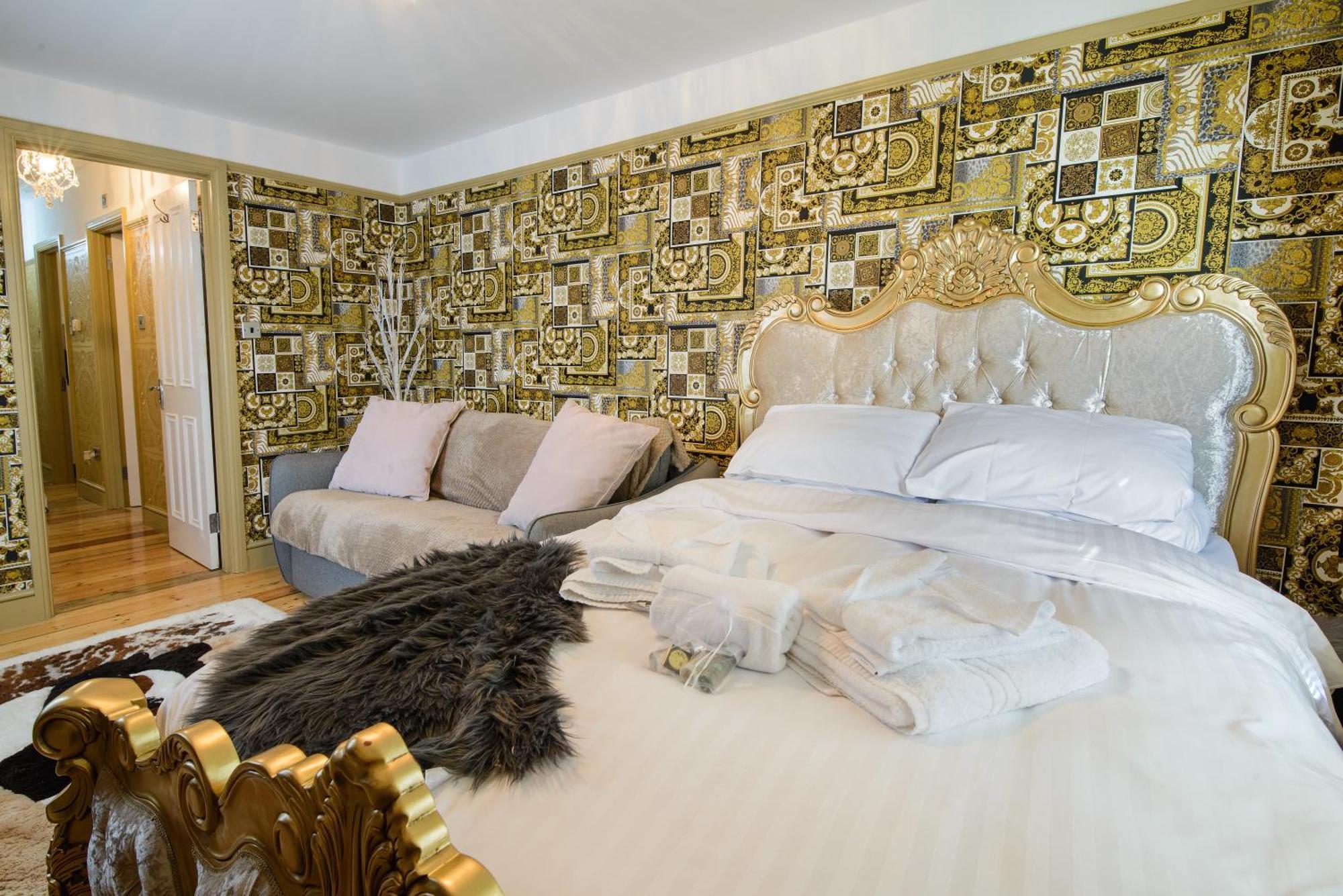 Deluxe 4 Or 5 Bed House With Hot Tub, Cinema Room Sleeps 15 Saffron Walden Bagian luar foto