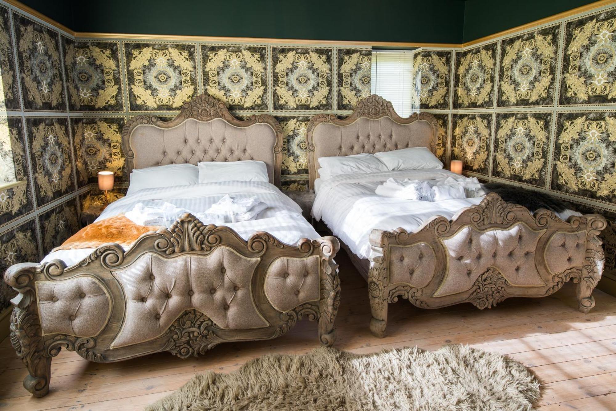 Deluxe 4 Or 5 Bed House With Hot Tub, Cinema Room Sleeps 15 Saffron Walden Bagian luar foto