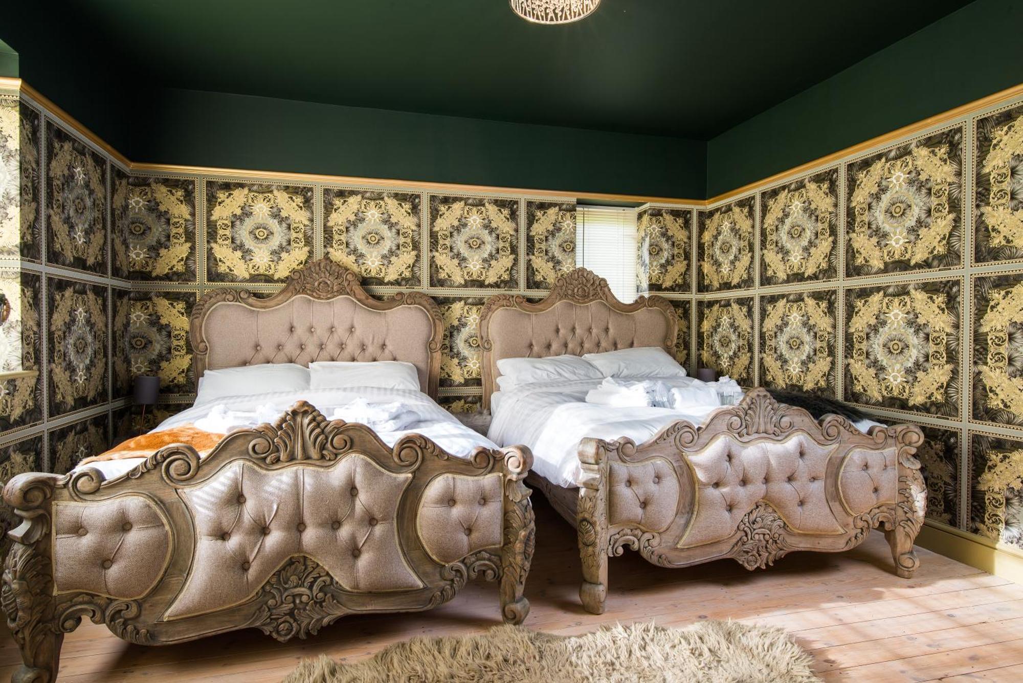 Deluxe 4 Or 5 Bed House With Hot Tub, Cinema Room Sleeps 15 Saffron Walden Bagian luar foto