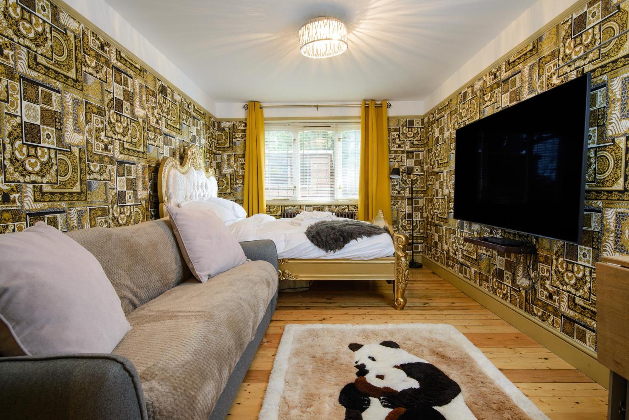 Deluxe 4 Or 5 Bed House With Hot Tub, Cinema Room Sleeps 15 Saffron Walden Bagian luar foto