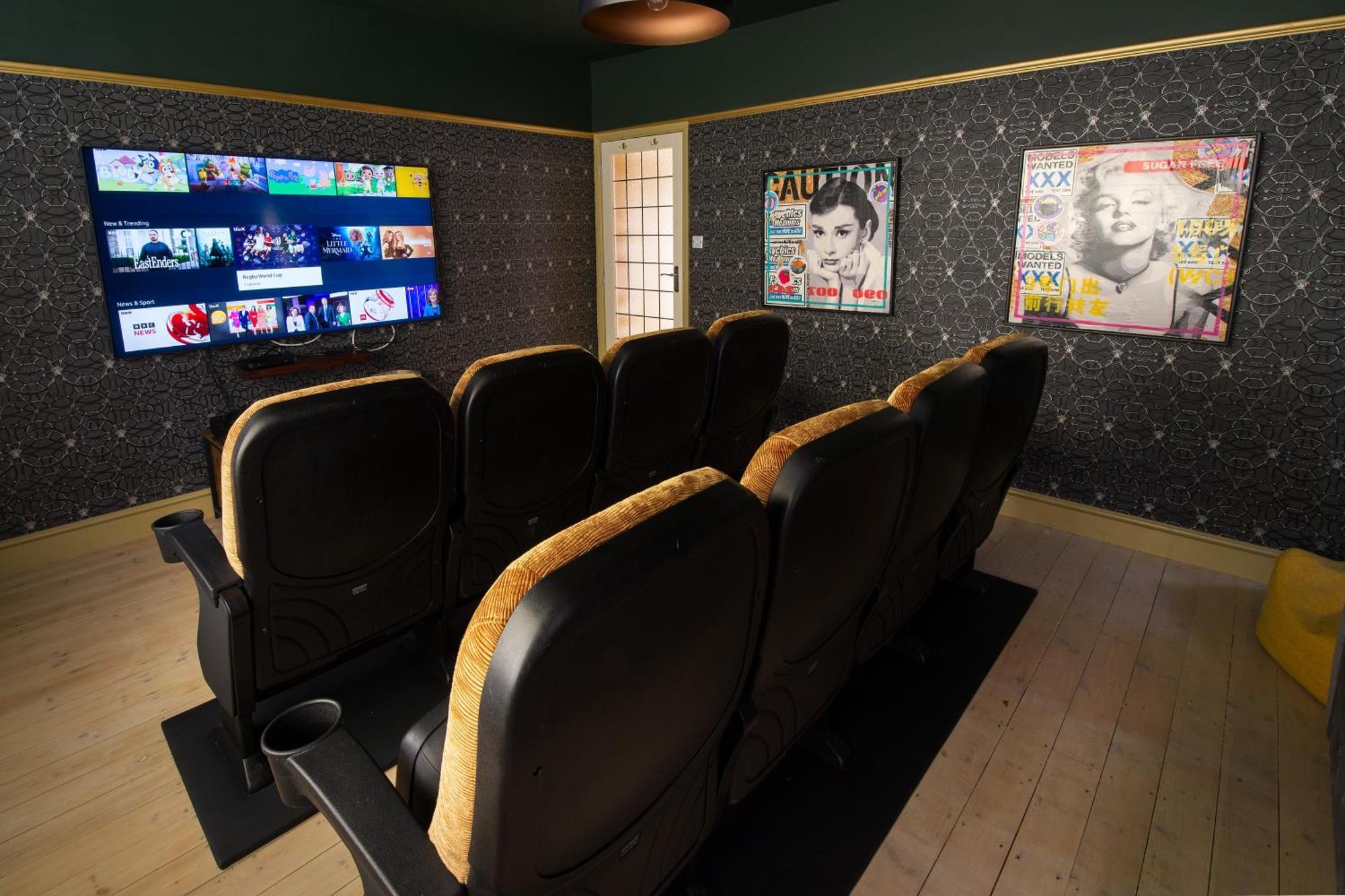 Deluxe 4 Or 5 Bed House With Hot Tub, Cinema Room Sleeps 15 Saffron Walden Bagian luar foto